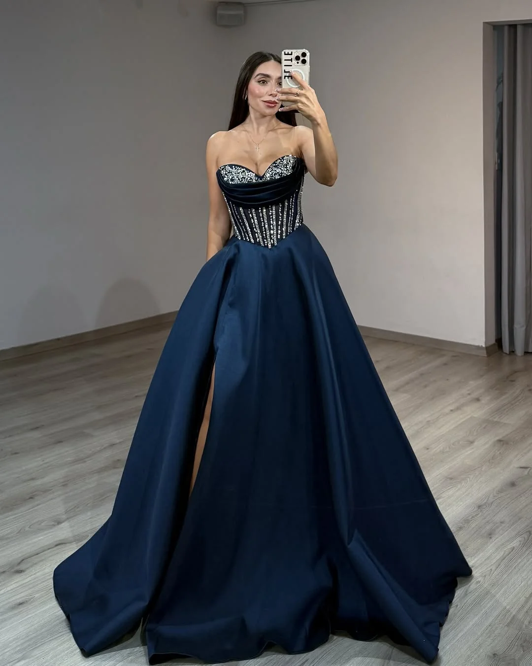 Satin Sweetheart Sleeveless Long Pleated A-Line Prom Dress With Rhinstone And Split YK0584