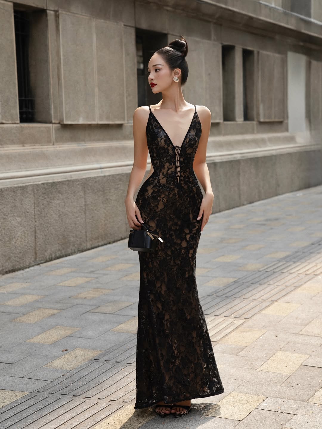 Cocoslly Spaghetti Straps V Neck Sleeveless Long Mermaid Prom Dress | Black Lace CO0018