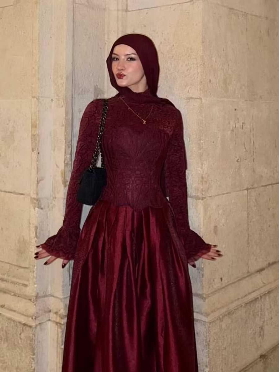 Cocoslly High Neck Long Sleeves High Waist Long Prom Dress With Hat | Burgundy Satin LR0513