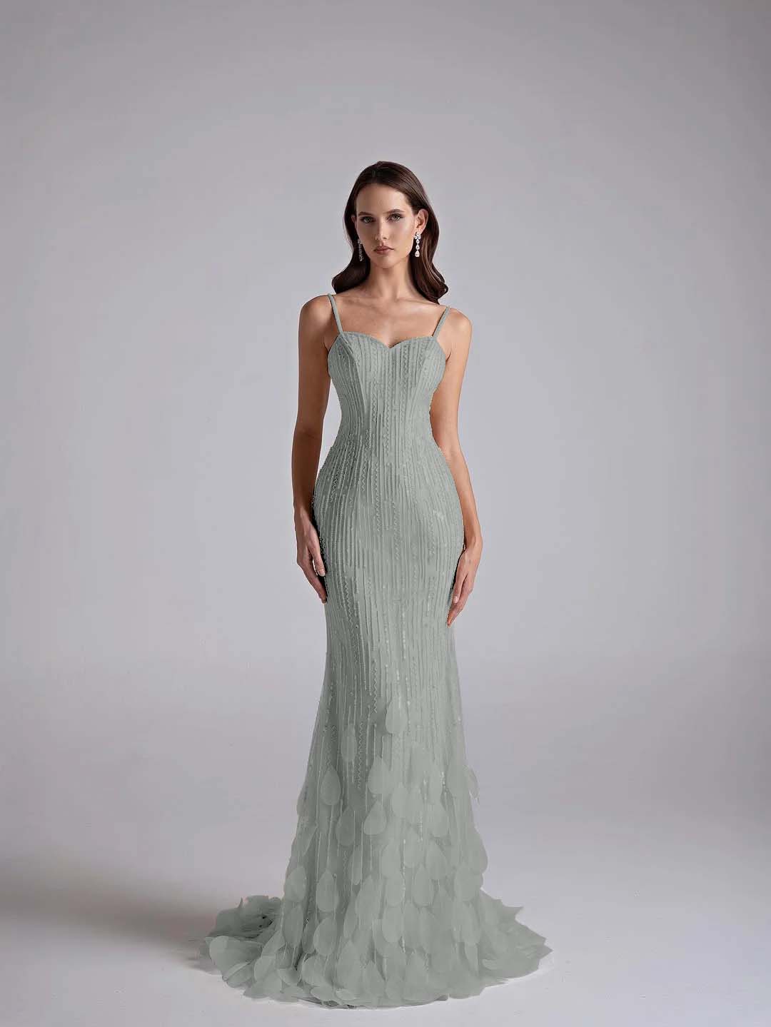 Tulle Sweetheart Spaghetti Straps Sleeveless Long Mermaid Prom Dress With Petals And Sequins YK0668