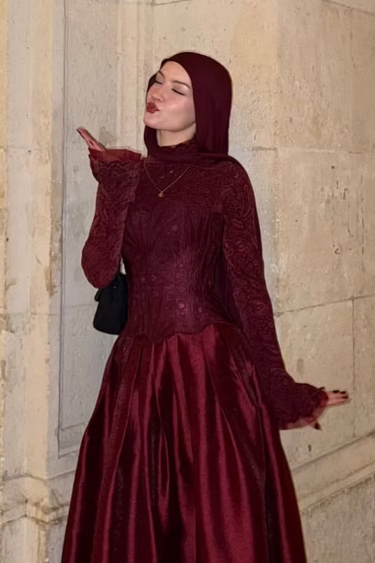Cocoslly High Neck Long Sleeves High Waist Long Prom Dress With Hat | Burgundy Satin LR0513