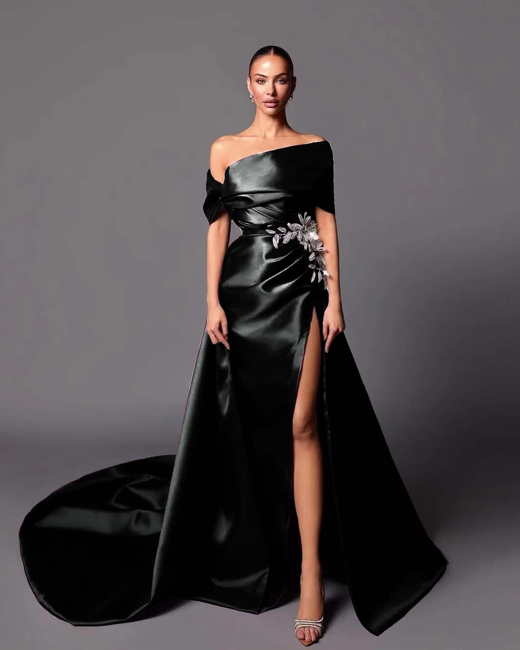 Satin Asymmetric Off-The-Shoulder Sleeveless Long Pleated Mermaid Prom Dress With Appliqués And Split YK0598